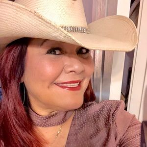 Meet your Posher, Ramona